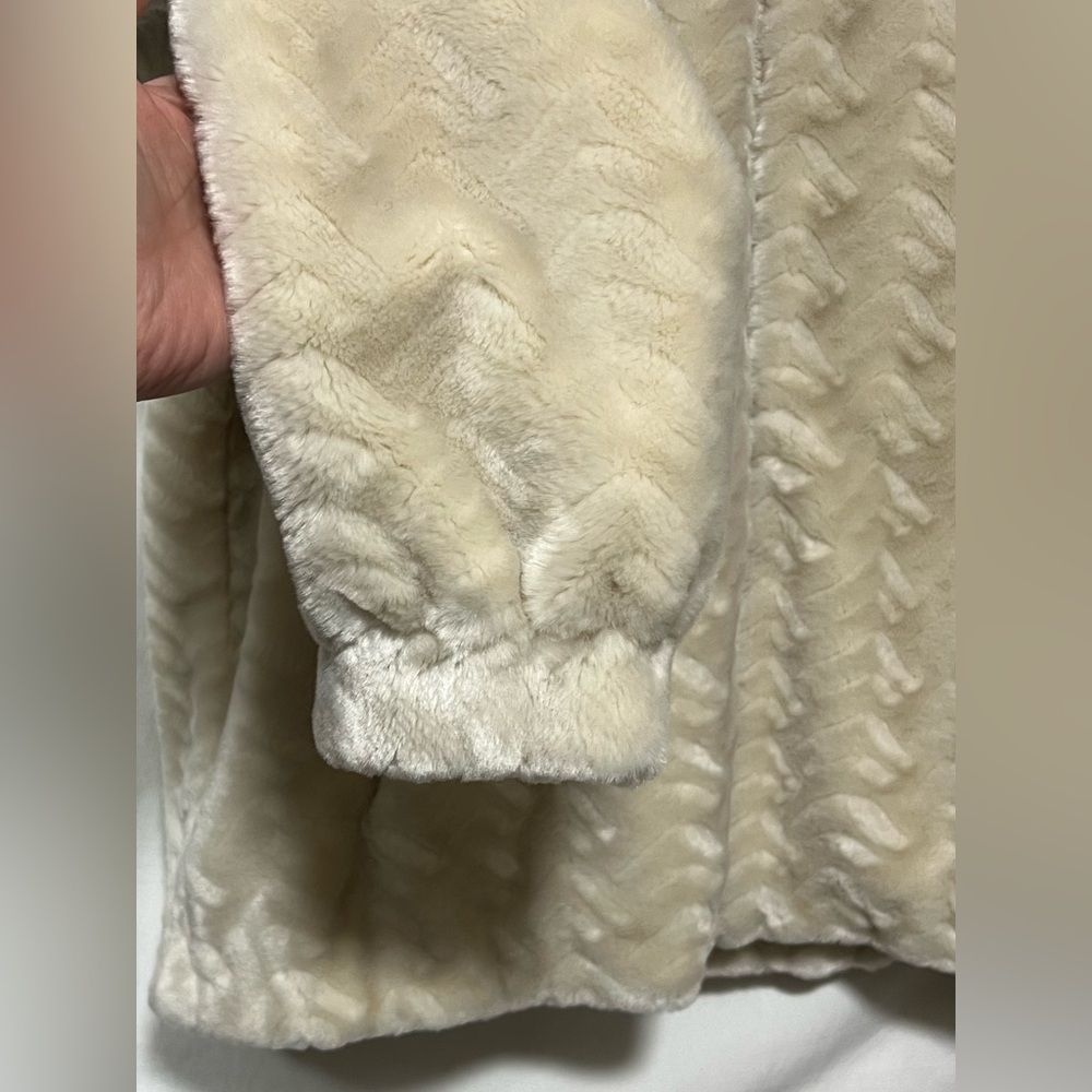 NEW Gallery Chevron Faux Fur Cream Hooded Jacket Winter Luxurious Warm Cozy Coat - Picture 8 of 14